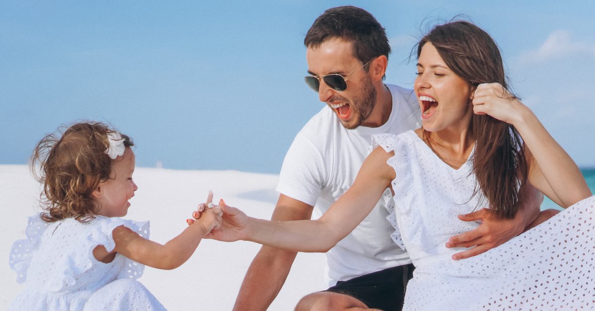 muskarac, zena i dijete na putovanju