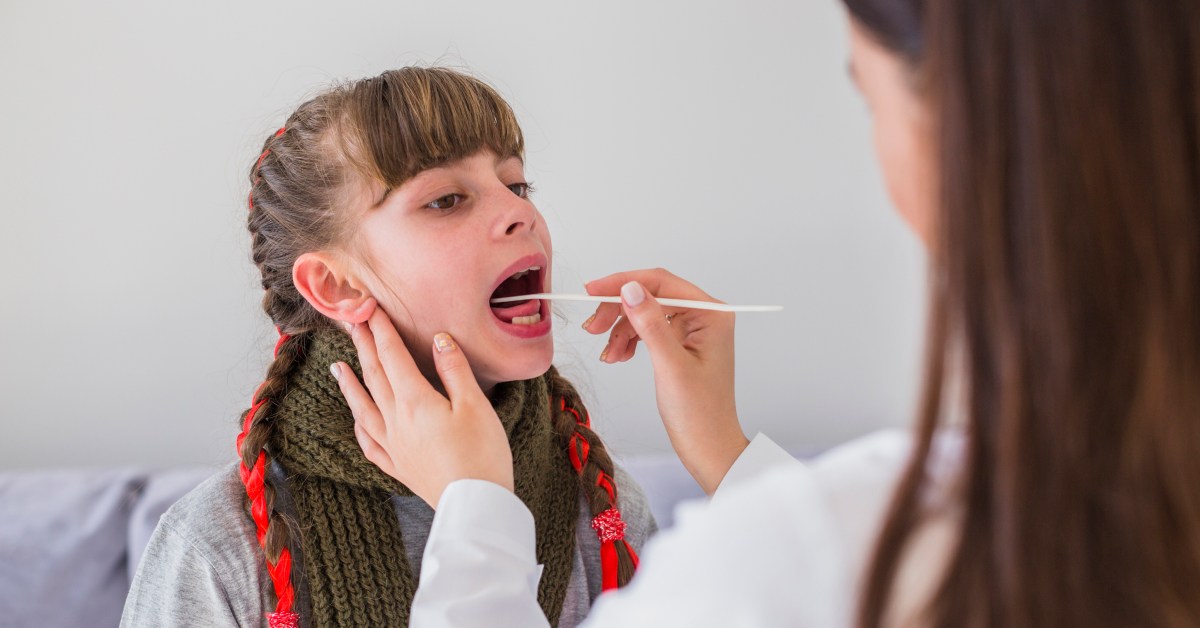 Pregled djeteta sa simptomima gnojne angine kod ljekara