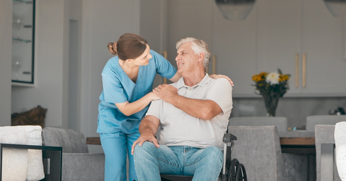 covek u kolicima i medicinska sestra